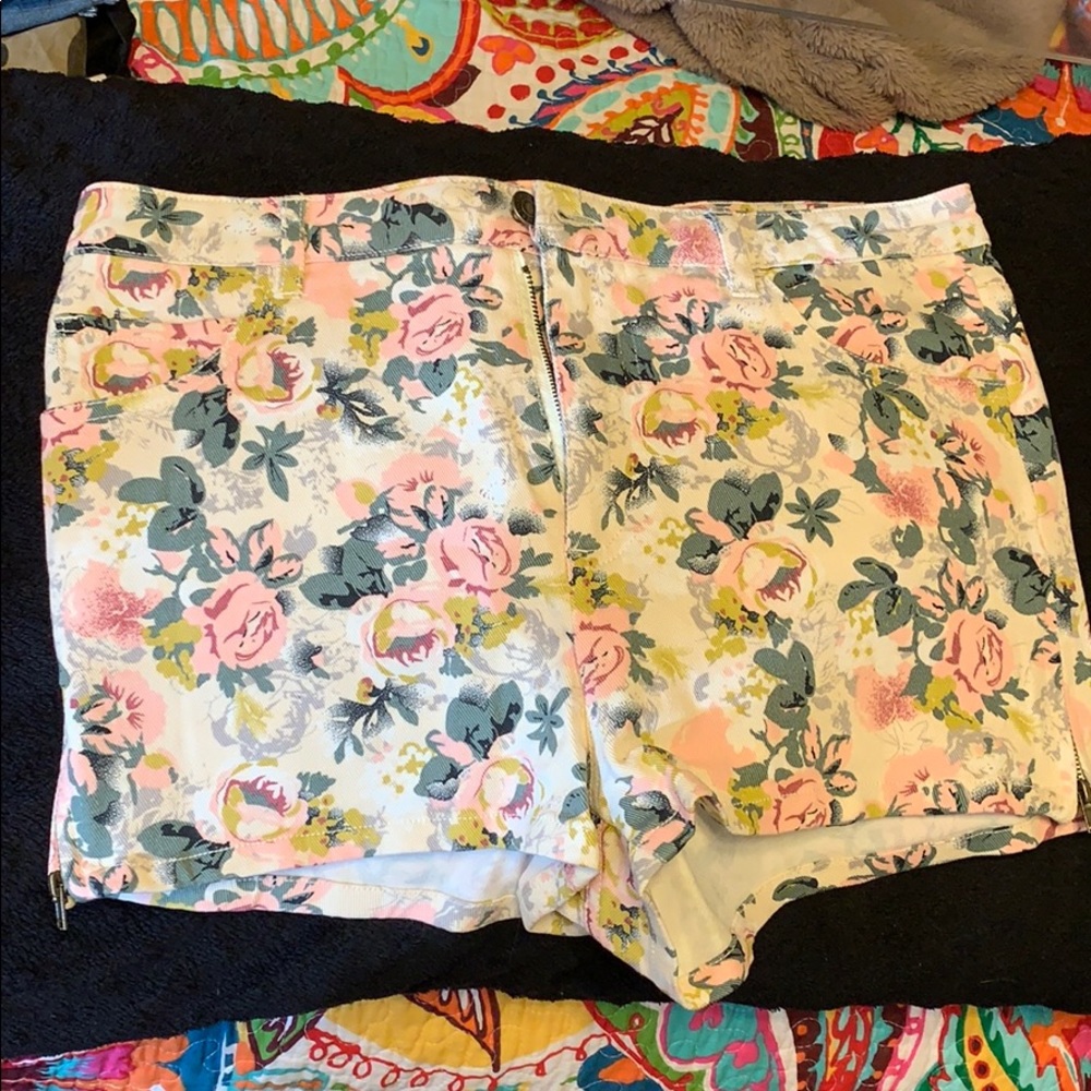 Flower shorts